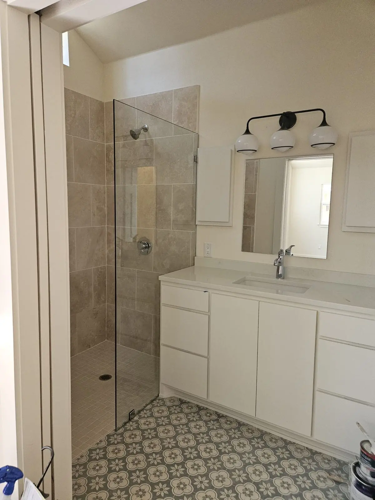Shower door by Glass 35, San Antonio TX
